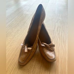 Stuart Weitzman tan faux alligator leather women's high heel shoes